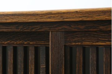 中古　美品　国産職人手作り　水屋の匠　久遠　希少の廃番品　民芸家具　楢(ナラ)材　味わい深い木の色味が素敵なアンティーク調脚付き水屋箪笥(サイドボード、サイドキャビネット、食器棚、戸棚、収納棚)(R-082228)