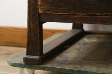 中古　美品　国産職人手作り　水屋の匠　久遠　希少の廃番品　民芸家具　楢(ナラ)材　味わい深い木の色味が素敵なアンティーク調脚付き水屋箪笥(サイドボード、サイドキャビネット、食器棚、戸棚、収納棚)(R-082228)