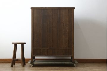 中古　美品　国産職人手作り　水屋の匠　久遠　希少の廃番品　民芸家具　楢(ナラ)材　味わい深い木の色味が素敵なアンティーク調脚付き水屋箪笥(サイドボード、サイドキャビネット、食器棚、戸棚、収納棚)(R-082228)