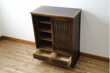 中古　美品　国産職人手作り　水屋の匠　久遠　希少の廃番品　民芸家具　楢(ナラ)材　味わい深い木の色味が素敵なアンティーク調脚付き水屋箪笥(サイドボード、サイドキャビネット、食器棚、戸棚、収納棚)(R-082228)