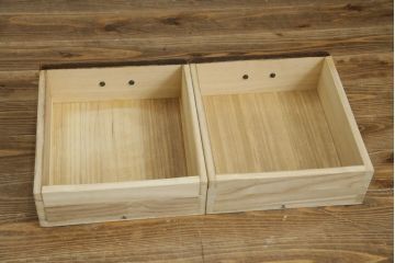 中古　美品　国産職人手作り　水屋の匠　久遠　希少の廃番品　民芸家具　楢(ナラ)材　味わい深い木の色味が素敵なアンティーク調脚付き水屋箪笥(サイドボード、サイドキャビネット、食器棚、戸棚、収納棚)(R-082228)