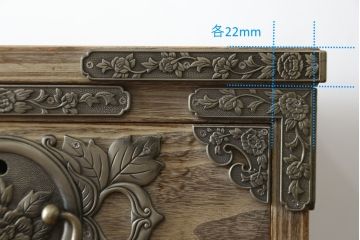 中古　最高級　会津桐使用　伝統工芸品　桐芸士　一條秀逸作　かねはち謹製　意匠の凝らした金具付きの総桐箪笥・上段(総桐たんす、和タンス、衣装箪笥、収納箪笥、テレビ台、テレビボード、ローボード、サイドボード、引き出し、チェスト)(R-082229)