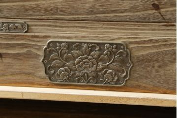 中古　最高級　会津桐使用　伝統工芸品　桐芸士　一條秀逸作　かねはち謹製　意匠の凝らした金具付きの総桐箪笥・下段(総桐たんす、和タンス、衣装箪笥、収納箪笥、サイドボード、引き出し、チェスト)(R-082230)