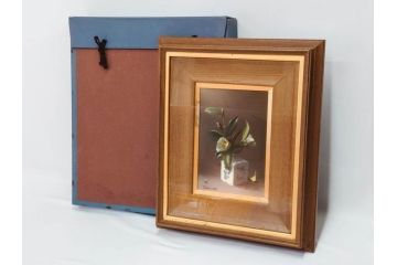 【真作】　渡辺三郎　「伊万里とわびすけ」　SM　絵画(油彩、油絵、花、花瓶、静物画、サイン入り、額装、外箱付)(R-082234)