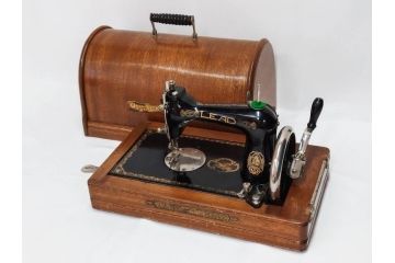 アンティーク　LEAD(リード)　LEAD SEWING MACHINE　上品な雰囲気のミシン(小型、卓上、ハンドクラフト、手工芸、漫画待針、MACHINE OIL、収納ケース付き)(R-082235)