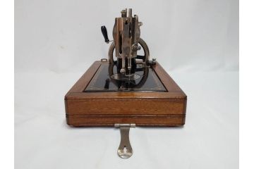 アンティーク　LEAD(リード)　LEAD SEWING MACHINE　上品な雰囲気のミシン(小型、卓上、ハンドクラフト、手工芸、漫画待針、MACHINE OIL、収納ケース付き)(R-082235)