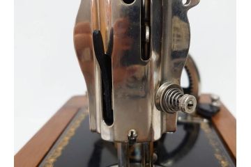 アンティーク　LEAD(リード)　LEAD SEWING MACHINE　上品な雰囲気のミシン(小型、卓上、ハンドクラフト、手工芸、漫画待針、MACHINE OIL、収納ケース付き)(R-082235)
