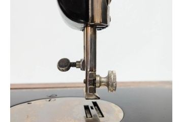 アンティーク　LEAD(リード)　LEAD SEWING MACHINE　上品な雰囲気のミシン(小型、卓上、ハンドクラフト、手工芸、漫画待針、MACHINE OIL、収納ケース付き)(R-082235)