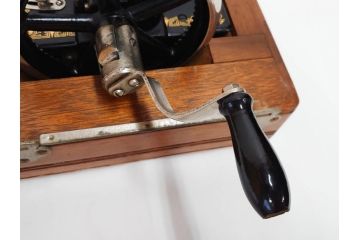 アンティーク　LEAD(リード)　LEAD SEWING MACHINE　上品な雰囲気のミシン(小型、卓上、ハンドクラフト、手工芸、漫画待針、MACHINE OIL、収納ケース付き)(R-082235)