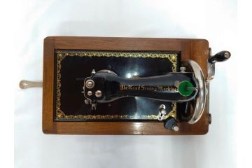 アンティーク　LEAD(リード)　LEAD SEWING MACHINE　上品な雰囲気のミシン(小型、卓上、ハンドクラフト、手工芸、漫画待針、MACHINE OIL、収納ケース付き)(R-082235)