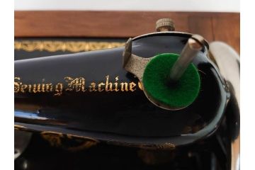 アンティーク　LEAD(リード)　LEAD SEWING MACHINE　上品な雰囲気のミシン(小型、卓上、ハンドクラフト、手工芸、漫画待針、MACHINE OIL、収納ケース付き)(R-082235)
