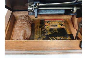 アンティーク　LEAD(リード)　LEAD SEWING MACHINE　上品な雰囲気のミシン(小型、卓上、ハンドクラフト、手工芸、漫画待針、MACHINE OIL、収納ケース付き)(R-082235)