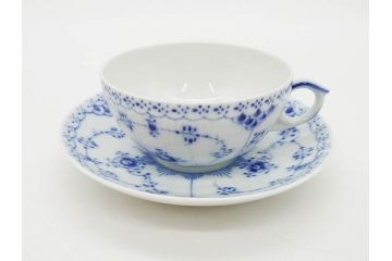 デンマーク　ROYAL COPENHAGEN(ロイヤルコペンハーゲン)　ブルーフルーテッド　ハーフレース　可憐な印象のティーカップ&ソーサー2客セット(洋食器、C&S、北欧)(R-082243)
