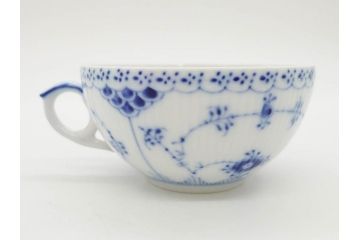 デンマーク　ROYAL COPENHAGEN(ロイヤルコペンハーゲン)　ブルーフルーテッド　ハーフレース　可憐な印象のティーカップ&ソーサー2客セット(洋食器、C&S、北欧)(R-082243)