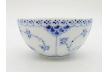 デンマーク　ROYAL COPENHAGEN(ロイヤルコペンハーゲン)　ブルーフルーテッド　ハーフレース　可憐な印象のティーカップ&ソーサー2客セット(洋食器、C&S、北欧)(R-082243)