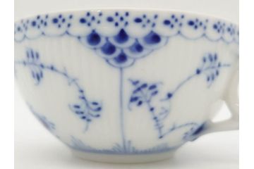 デンマーク　ROYAL COPENHAGEN(ロイヤルコペンハーゲン)　ブルーフルーテッド　ハーフレース　可憐な印象のティーカップ&ソーサー2客セット(洋食器、C&S、北欧)(R-082243)