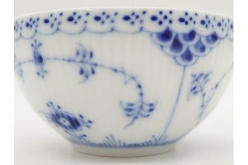 デンマーク　ROYAL COPENHAGEN(ロイヤルコペンハーゲン)　ブルーフルーテッド　ハーフレース　可憐な印象のティーカップ&ソーサー2客セット(洋食器、C&S、北欧)(R-082243)