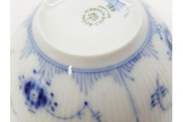 デンマーク　ROYAL COPENHAGEN(ロイヤルコペンハーゲン)　ブルーフルーテッド　ハーフレース　可憐な印象のティーカップ&ソーサー2客セット(洋食器、C&S、北欧)(R-082243)