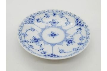 デンマーク　ROYAL COPENHAGEN(ロイヤルコペンハーゲン)　ブルーフルーテッド　ハーフレース　可憐な印象のティーカップ&ソーサー2客セット(洋食器、C&S、北欧)(R-082243)