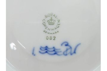 デンマーク　ROYAL COPENHAGEN(ロイヤルコペンハーゲン)　ブルーフルーテッド　ハーフレース　可憐な印象のティーカップ&ソーサー2客セット(洋食器、C&S、北欧)(R-082243)