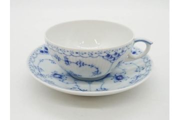 デンマーク　ROYAL COPENHAGEN(ロイヤルコペンハーゲン)　ブルーフルーテッド　ハーフレース　可憐な印象のティーカップ&ソーサー2客セット(洋食器、C&S、北欧)(R-082243)