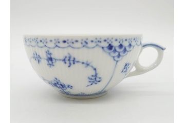 デンマーク　ROYAL COPENHAGEN(ロイヤルコペンハーゲン)　ブルーフルーテッド　ハーフレース　可憐な印象のティーカップ&ソーサー2客セット(洋食器、C&S、北欧)(R-082243)