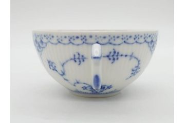 デンマーク　ROYAL COPENHAGEN(ロイヤルコペンハーゲン)　ブルーフルーテッド　ハーフレース　可憐な印象のティーカップ&ソーサー2客セット(洋食器、C&S、北欧)(R-082243)