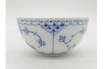 デンマーク　ROYAL COPENHAGEN(ロイヤルコペンハーゲン)　ブルーフルーテッド　ハーフレース　可憐な印象のティーカップ&ソーサー2客セット(洋食器、C&S、北欧)(R-082243)