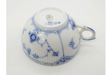 デンマーク　ROYAL COPENHAGEN(ロイヤルコペンハーゲン)　ブルーフルーテッド　ハーフレース　可憐な印象のティーカップ&ソーサー2客セット(洋食器、C&S、北欧)(R-082243)