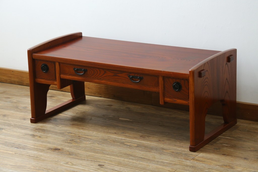 中古　美品　松本伝統　指物工芸家具　総欅(ケヤキ)材　漆塗り　落ち着いた雰囲気の上質な文机　定価約30万円　(R-082251)