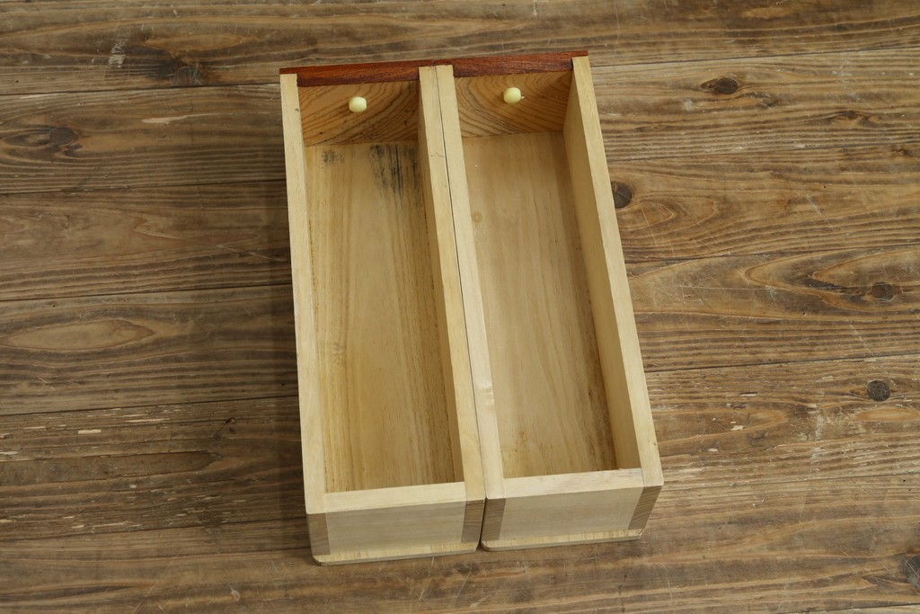 中古　美品　松本伝統　指物工芸家具　総欅(ケヤキ)材　漆塗り　落ち着いた雰囲気の上質な文机　定価約30万円　(R-082251)
