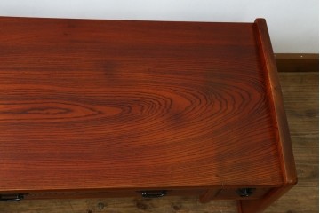 中古　美品　松本伝統　指物工芸家具　総欅(ケヤキ)材　漆塗り　落ち着いた雰囲気の上質な文机　定価約30万円　(R-082251)