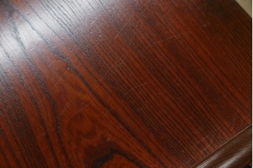 中古　美品　松本伝統　指物工芸家具　総欅(ケヤキ)材　漆塗り　落ち着いた雰囲気の上質な文机　定価約30万円　(R-082251)