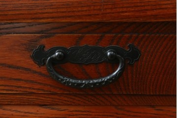 中古　美品　松本伝統　指物工芸家具　総欅(ケヤキ)材　漆塗り　落ち着いた雰囲気の上質な文机　定価約30万円　(R-082251)