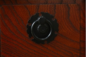 中古　美品　松本伝統　指物工芸家具　総欅(ケヤキ)材　漆塗り　落ち着いた雰囲気の上質な文机　定価約30万円　(R-082251)