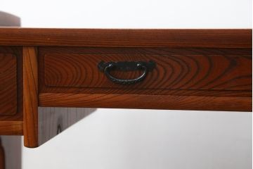 中古　美品　松本伝統　指物工芸家具　総欅(ケヤキ)材　漆塗り　落ち着いた雰囲気の上質な文机(両袖机、座机、ローテーブル、ワークデスク、在宅用、在宅ワーク用)(定価約30万円)(R-082251)