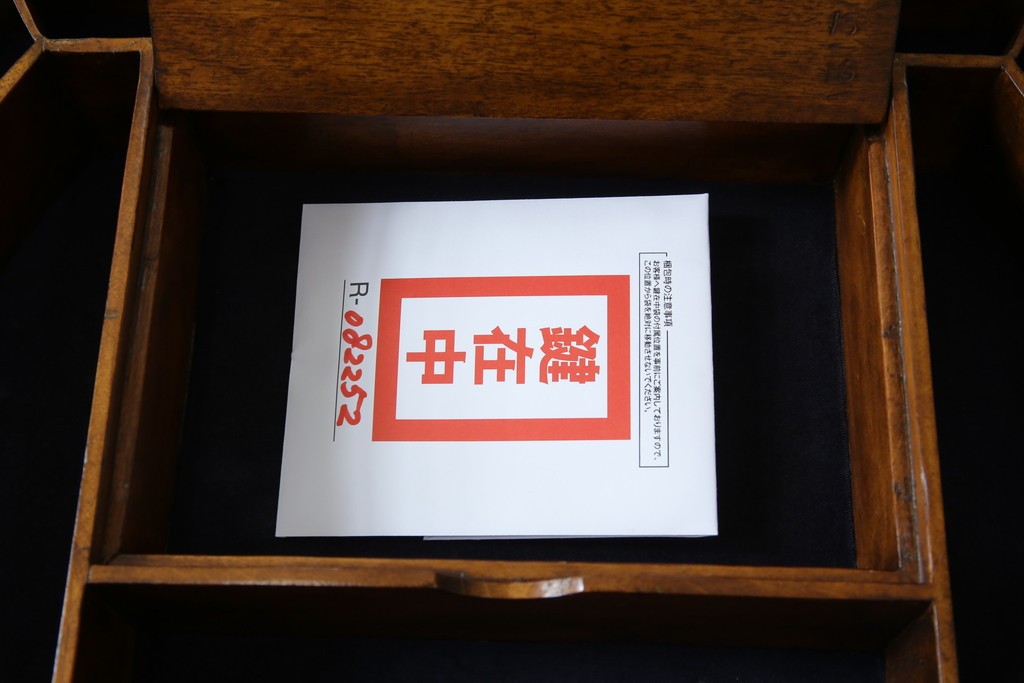 中古　美品　アメリカ高級家具メーカー　Jonathan Charles(ジョナサン　チャールズ)　アールヌーヴォーデザイン　アンティーク調　細部までこだわった作りのサイドテーブル型ドレッサー　定価約70万円　(R-082252)