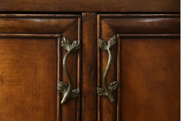 中古　美品　アメリカ高級家具メーカー　Jonathan Charles(ジョナサン　チャールズ)　アールヌーヴォーデザイン　アンティーク調　細部までこだわった作りのサイドテーブル型ドレッサー　定価約70万円　(R-082252)