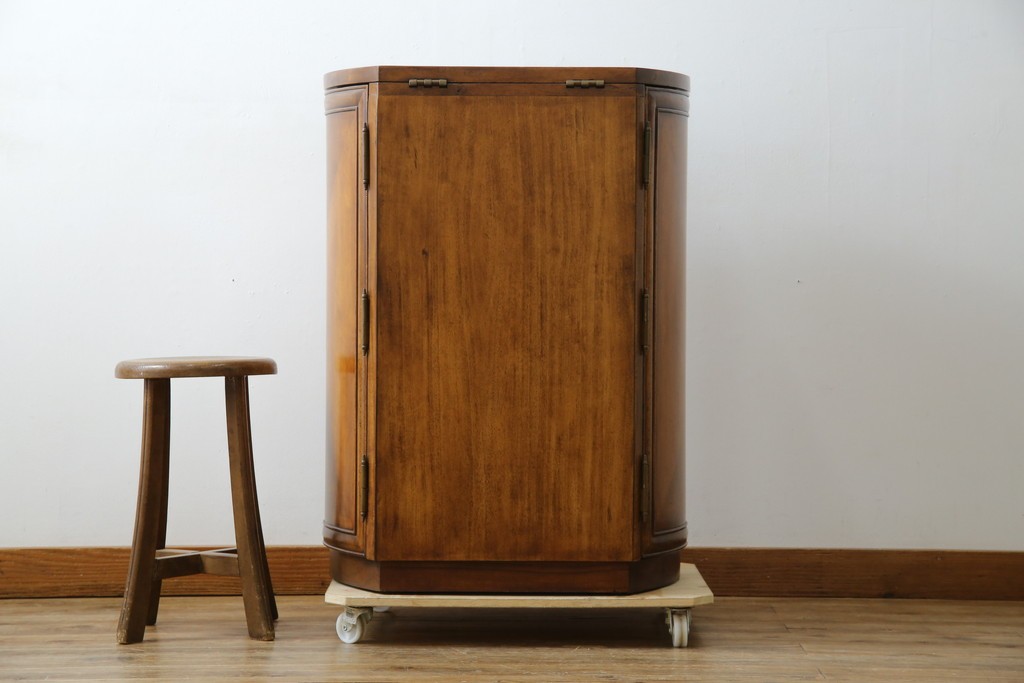 中古　美品　アメリカ高級家具メーカー　Jonathan Charles(ジョナサン　チャールズ)　アールヌーヴォーデザイン　アンティーク調　細部までこだわった作りのサイドテーブル型ドレッサー　定価約70万円　(R-082252)