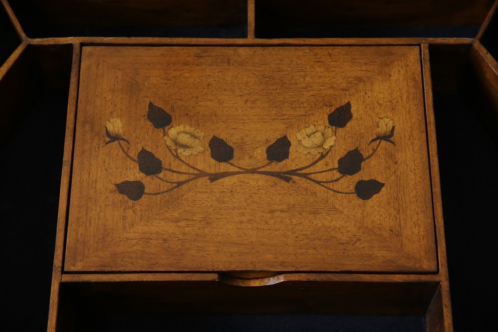 中古　美品　アメリカ高級家具メーカー　Jonathan Charles(ジョナサン　チャールズ)　アールヌーヴォーデザイン　アンティーク調　細部までこだわった作りのサイドテーブル型ドレッサー　定価約70万円　(R-082252)