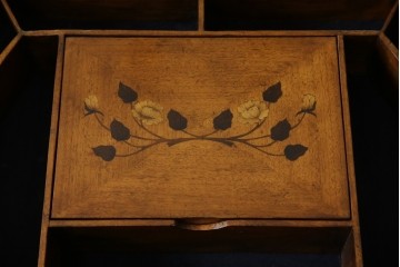 中古　美品　アメリカ高級家具メーカー　Jonathan Charles(ジョナサン　チャールズ)　アールヌーヴォーデザイン　アンティーク調　細部までこだわった作りのサイドテーブル型ドレッサー　定価約70万円　(R-082252)