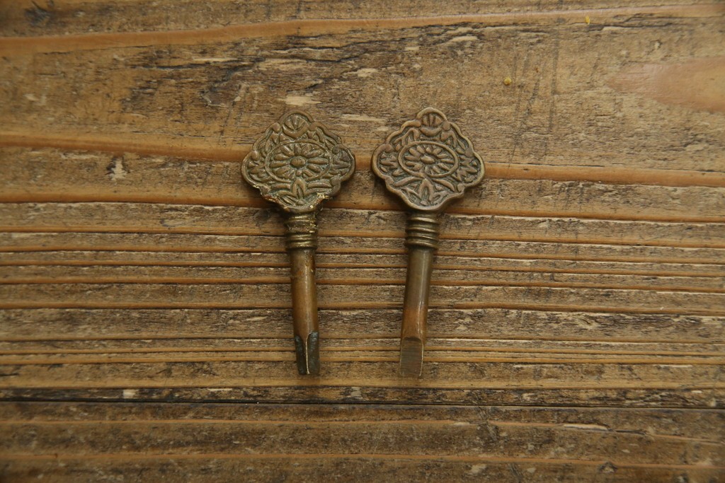 中古　美品　アメリカ高級家具メーカー　Jonathan Charles(ジョナサン　チャールズ)　アールヌーヴォーデザイン　アンティーク調　細部までこだわった作りのサイドテーブル型ドレッサー　定価約70万円　(R-082252)