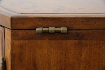 中古　美品　アメリカ高級家具メーカー　Jonathan Charles(ジョナサン　チャールズ)　アールヌーヴォーデザイン　アンティーク調　細部までこだわった作りのサイドテーブル型ドレッサー　定価約70万円　(R-082252)