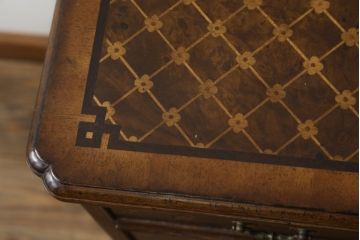 中古　美品　アメリカ高級家具メーカー　Jonathan Charles(ジョナサン　チャールズ)　Windsor Collection(ウィンザー コレクション)　フローラル　繊細なマーケットリーが美しいアンティーク調チェスト(サイドチェスト、引き出し、店舗什器、寄せ木細工)(定価約53万円)(R-082253)