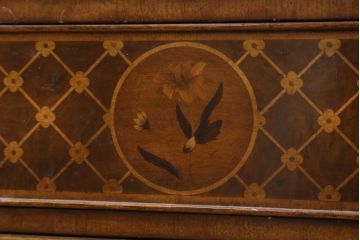 中古　美品　アメリカ高級家具メーカー　Jonathan Charles(ジョナサン　チャールズ)　Windsor Collection(ウィンザー コレクション)　フローラル　繊細なマーケットリーが美しいアンティーク調チェスト(サイドチェスト、引き出し、店舗什器、寄せ木細工)(定価約53万円)(R-082253)
