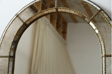 中古　美品　スペイン　高級輸入家具　モザイク装飾が美しい!!ベネチアンスタイルのアーチ型ウォールミラー(姿見、壁掛け鏡)(R-082257)