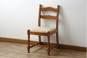 中古　横浜クラシック家具　ダニエル(Daniel)　凝った脚のデザインが魅力的なチェア(ダイニングチェア、アームレスチェア、椅子、イス)(定価約14万円)(R-082261)