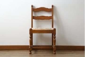 中古　横浜クラシック家具　ダニエル(Daniel)　凝った脚のデザインが魅力的なチェア(ダイニングチェア、アームレスチェア、椅子、イス)(定価約14万円)(R-082261)
