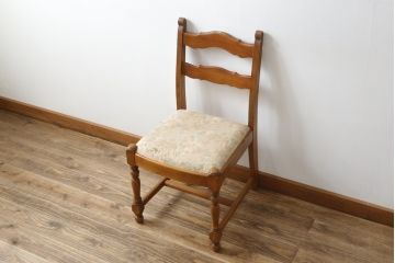 中古　横浜クラシック家具　ダニエル(Daniel)　凝った脚のデザインが魅力的なチェア(ダイニングチェア、アームレスチェア、椅子、イス)(定価約14万円)(R-082261)