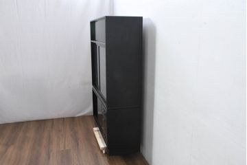 中古　超美品!!　輪島塗り　黒漆塗り　鮮やかな色合いの蒔絵入り茶箪笥(茶たんす、茶タンス、キャビネット、茶棚、飾り棚、収納棚、戸棚、店舗什器)(定価約200万円)(R-082276)